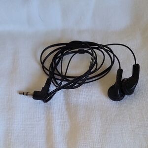 Black Wired Earbuds
